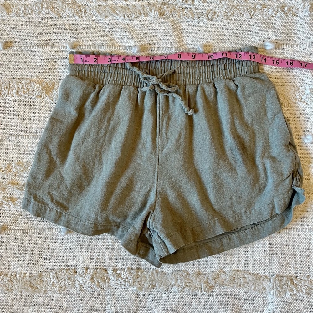 Abercrombie and Fitch olive green shorts - Picture 5 of 6